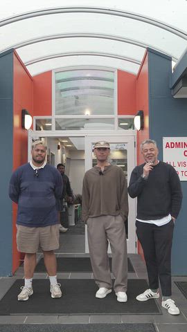 Stan Walker surprises Flatbush Primary school