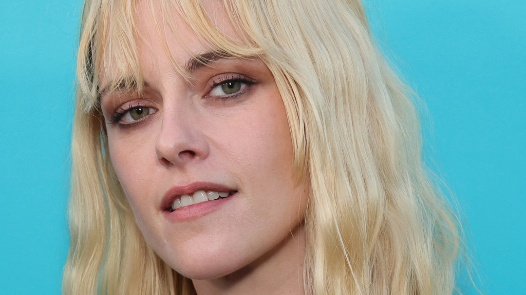 Kristen Stewart claims actresses are 'treated like puppets'