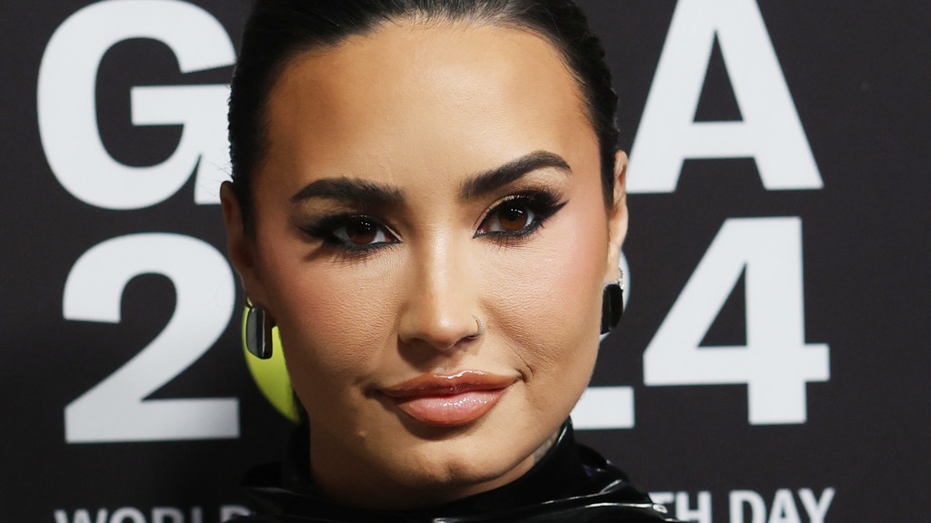 Demi Lovato addresses singing Heart Attack at heart foundation gala
