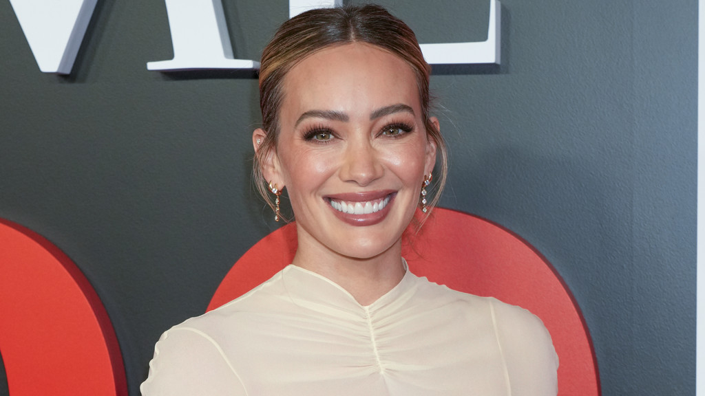 Hilary Duff inspired by Taylor Swift to re-record early music