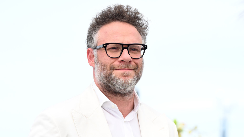 Seth Rogen 'hurt his shoulder for seven months' doing comedy fall in The Invite