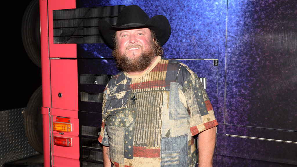 Country star Colt Ford injured in tour bus crash