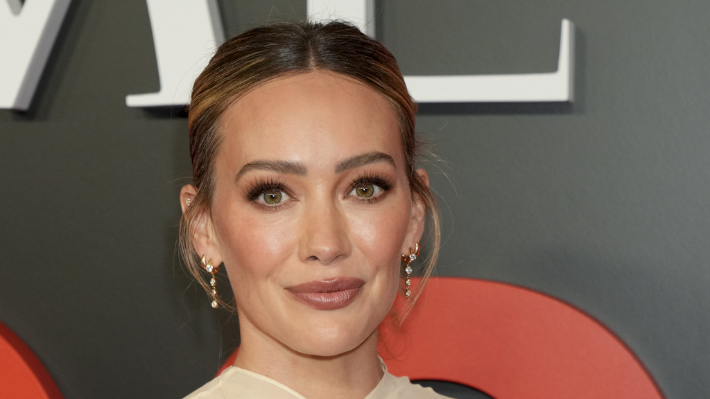 Hilary Duff jokes about having 'PTSD from wearing shawls' in the early 2000s