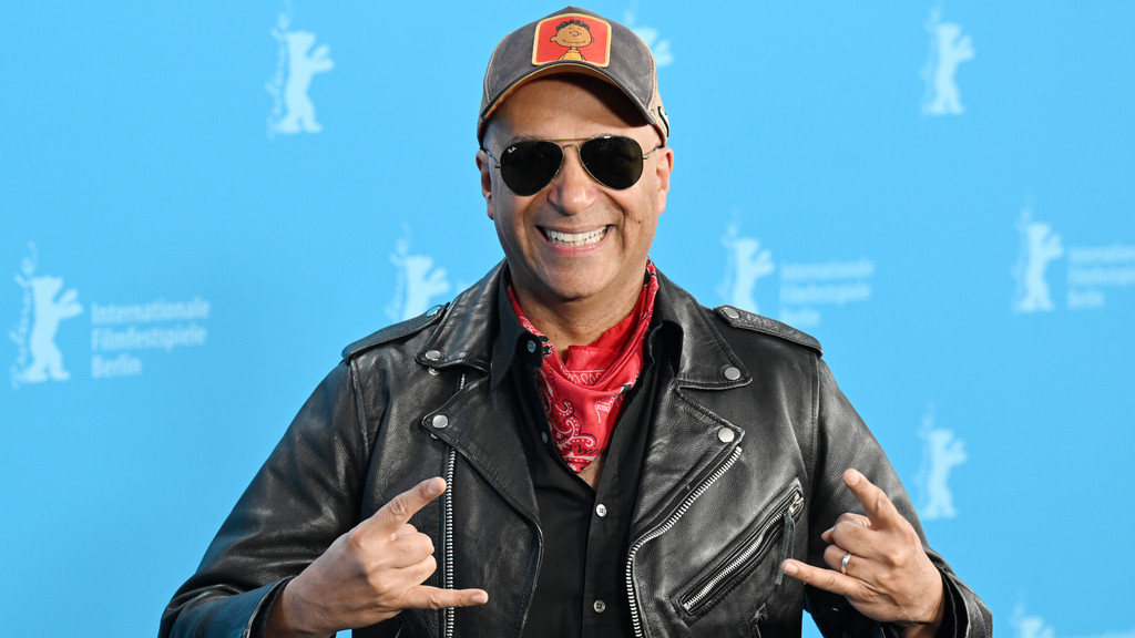 Tom Morello cancels Europe shows due to mother's illness