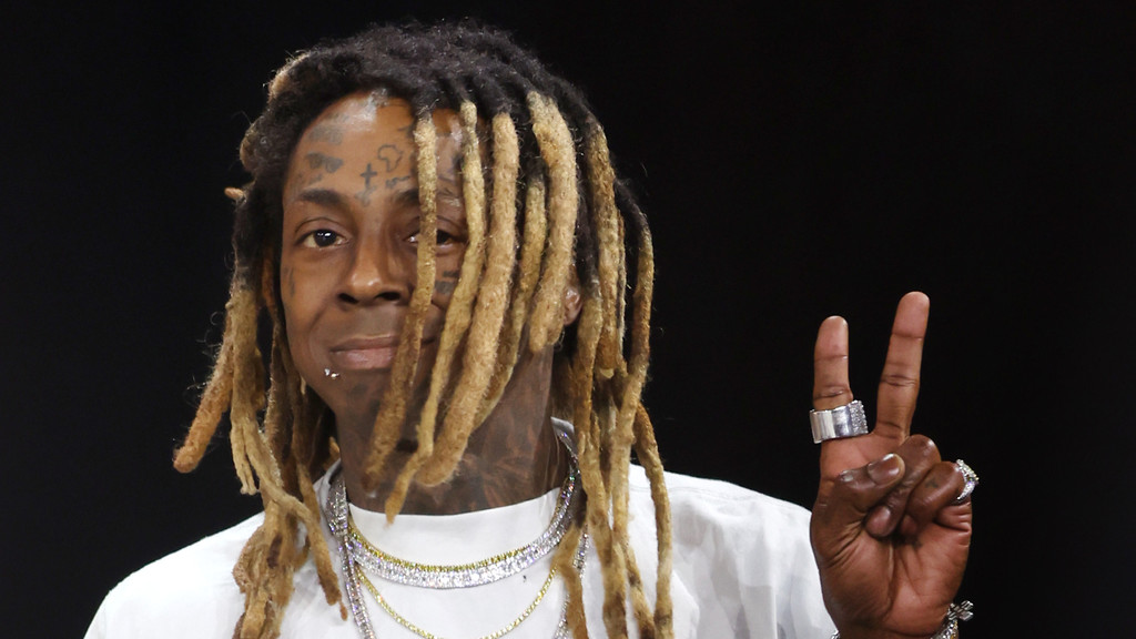 Lil Wayne reschedules concert after failing to show up