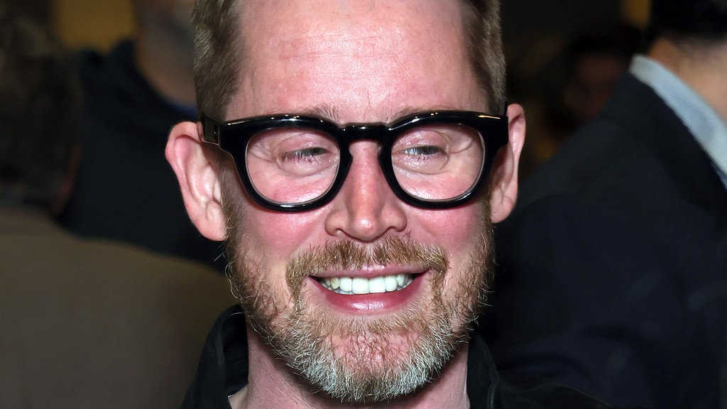Macaulay Culkin pays tribute to 'mama' Catherine O'Hara at 2026 Emmy Awards