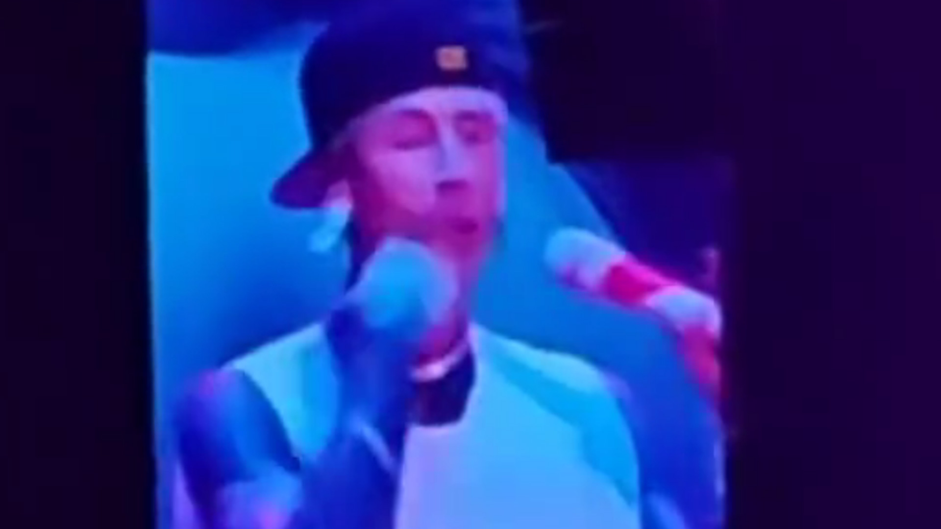 WATCH: MGK punches himself on stage after NZ mix-up
