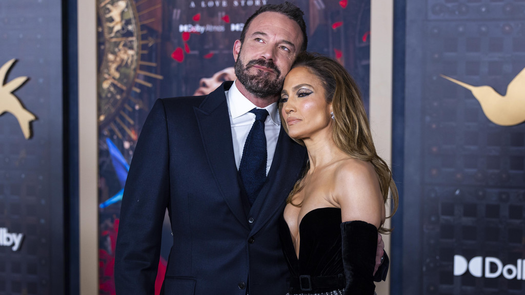 Jennifer Lopez relists home she shared with Ben Afflect at discounted price