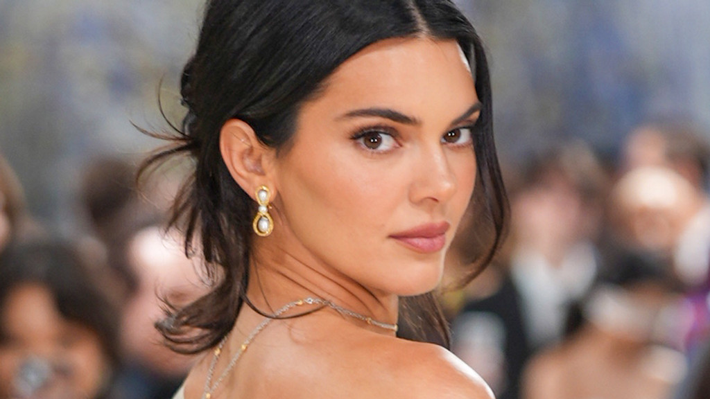 Jacob Elordi cheers on Kendall Jenner at Milan Fashion Week