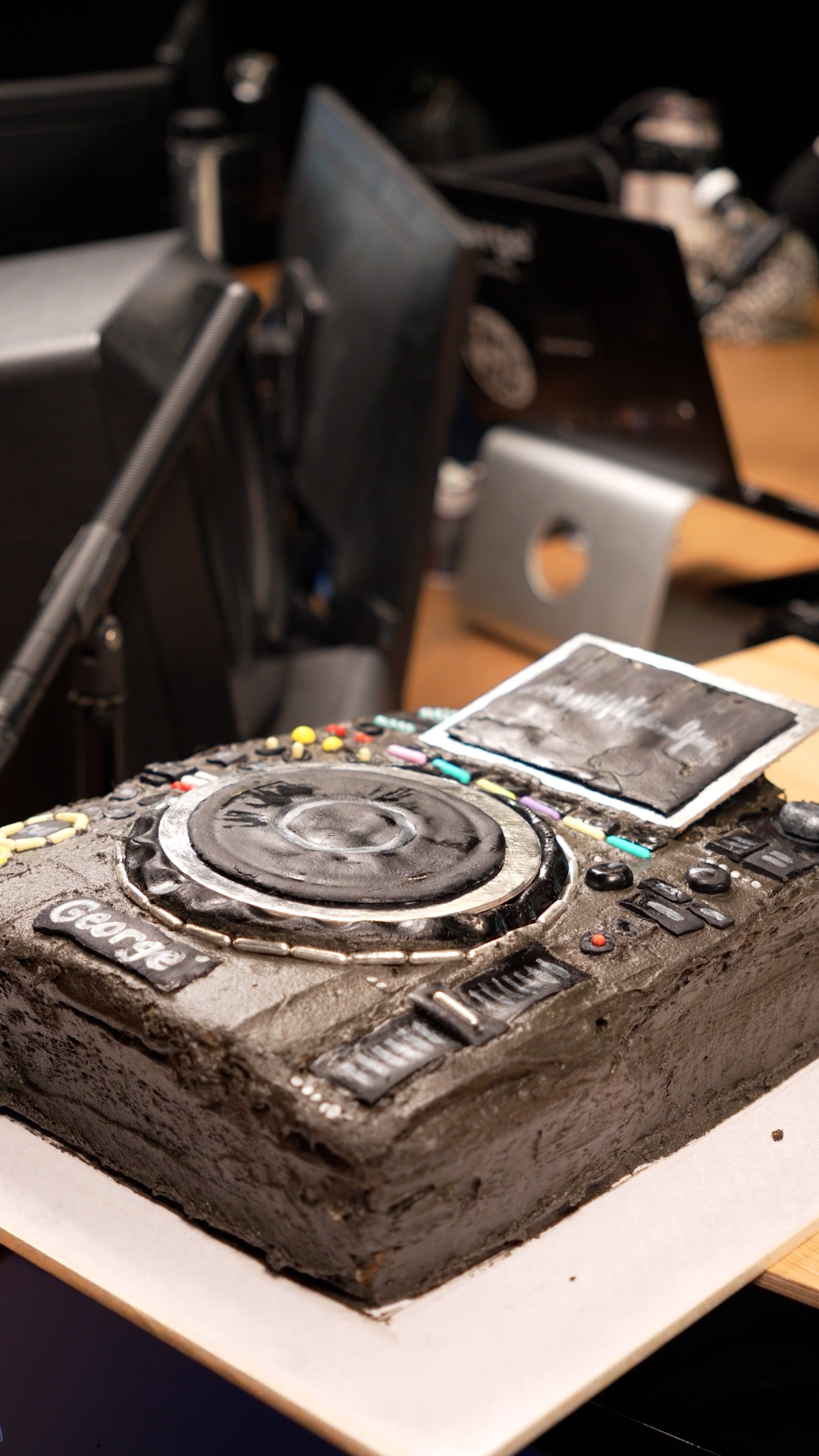 Beccie B's CDJ cake reveal