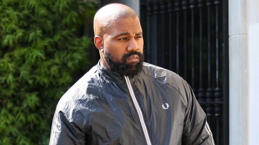 Kanye West denies recent apology is attempt to 'revive' his career