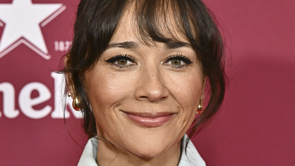 Rashida Jones opens up about 'painful' experience living in 'post-parent world'