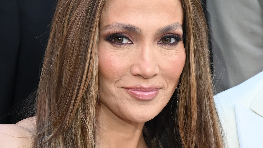 Jennifer Lopez downgrades to $18 million dream home