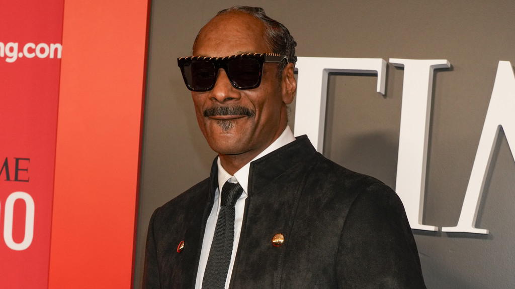 Snoop Dogg defends David Beckham amid public family feud