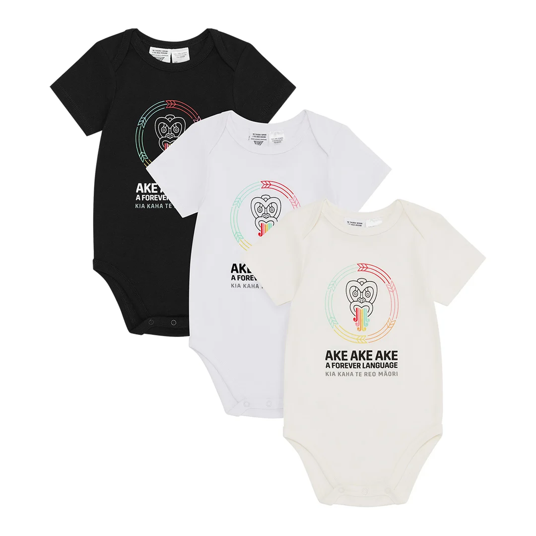 Baby bodysuits with Māori language design