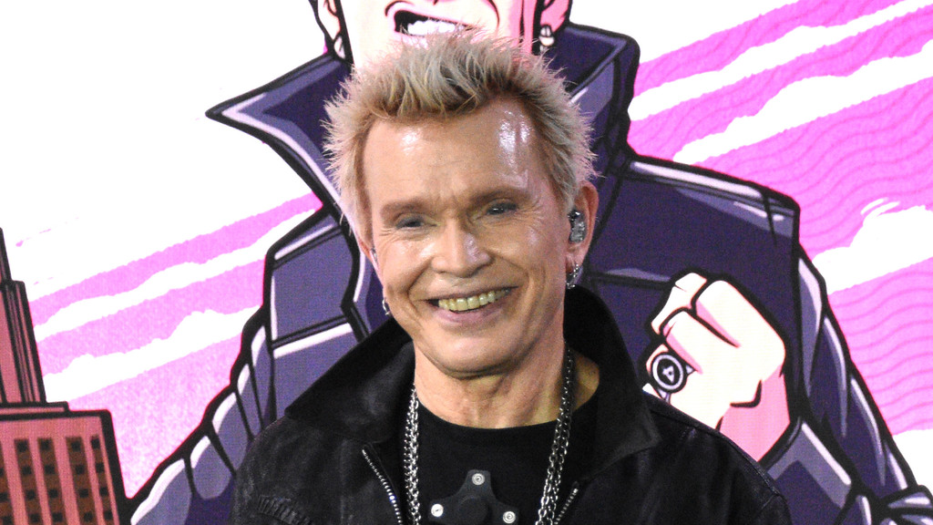 Billy Idol inducted to Hollywood Rockwalk