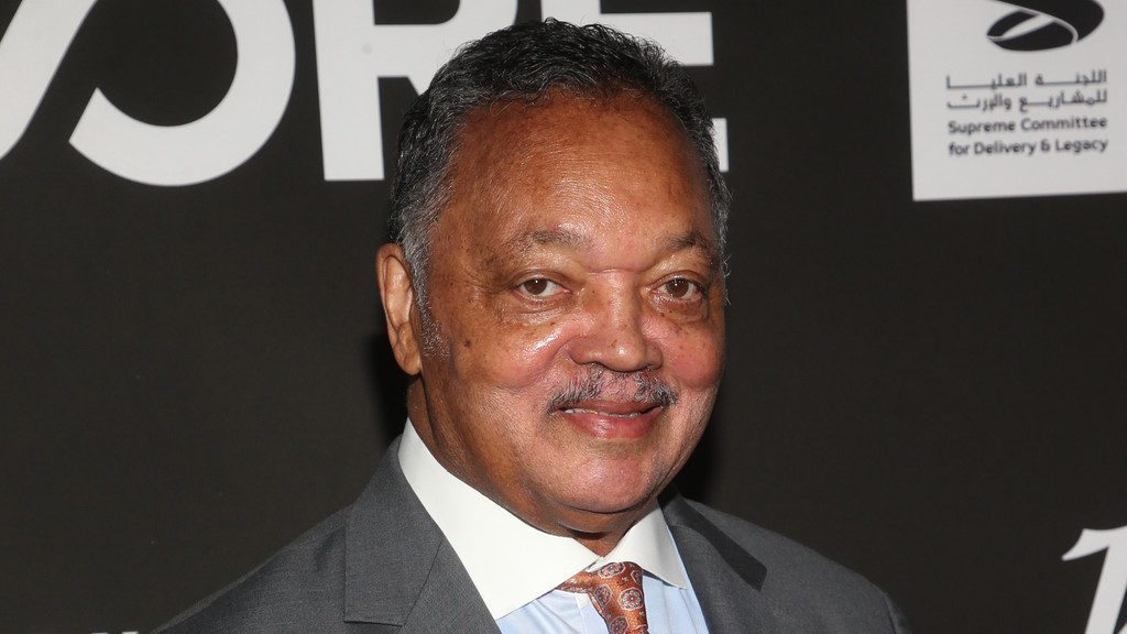 Civil rights leader Jesse Jackson dies