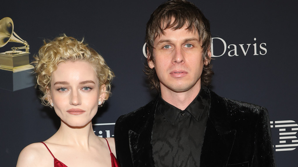 Julia Garner and Mark Foster split - report