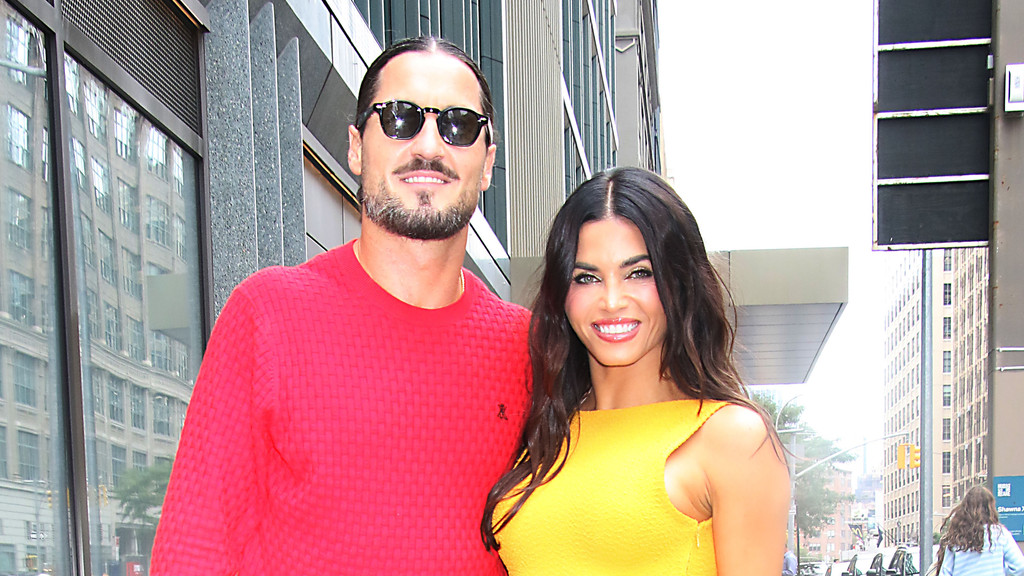 Val Chmerkovskiy returns to Dancing with the Stars after brief suspension