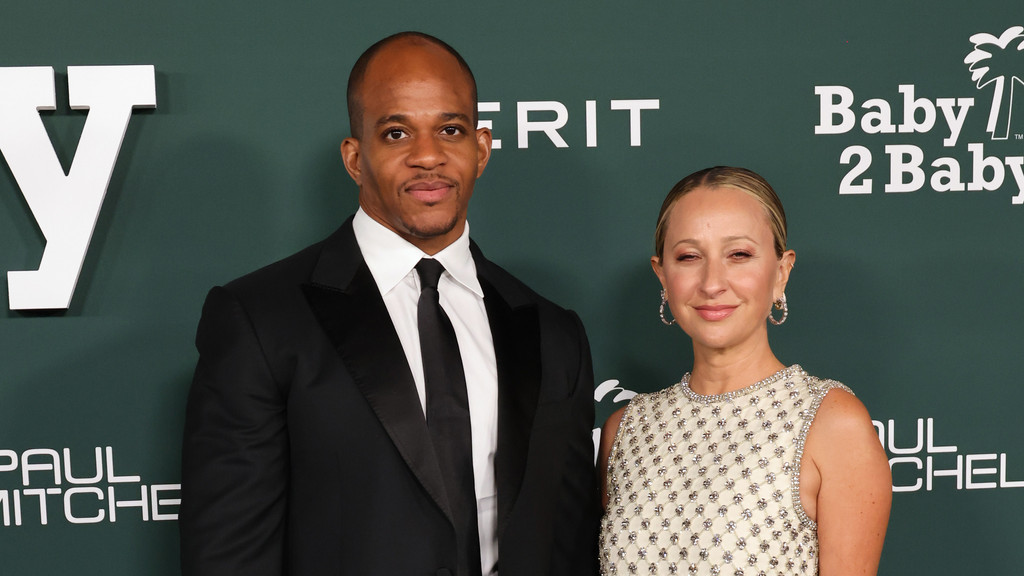 Jennifer Meyer says ex Tobey Maguire officiated her 'unconventional' wedding