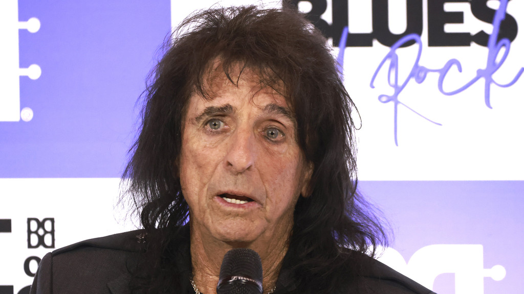 Alice Cooper issues warning over AI 'rock star'