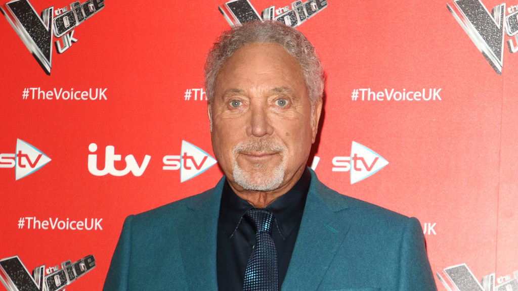 Tom Jones postpones two concerts over 'a bad case of the flu'