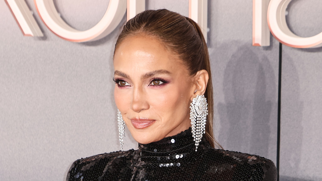 Jennifer Lopez thanks fans for Times Square birthday billboard