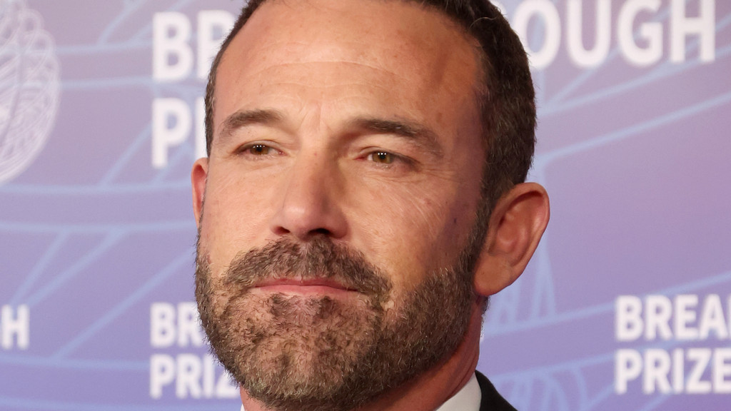 Ben Affleck wins a million on Who Wants to Be a Millionaire