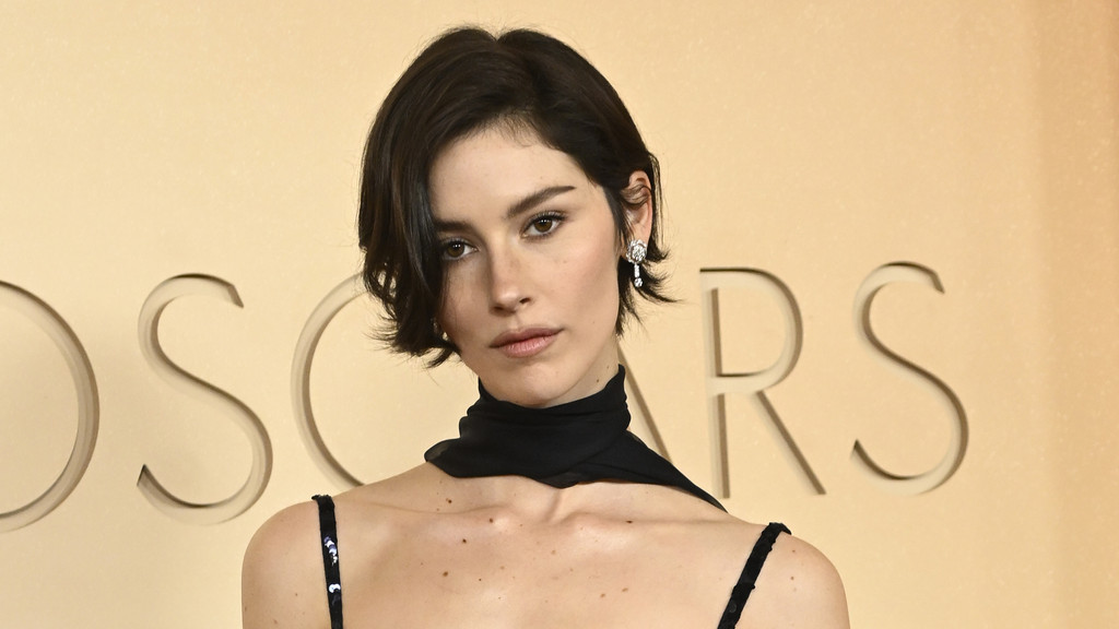 Gracie Abrams says Taylor Swift taught her to be less precious with ego