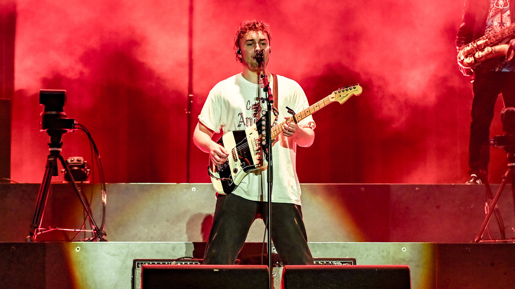 Sam Fender postpones tour pre-sale over 'sophisticated bot attack'