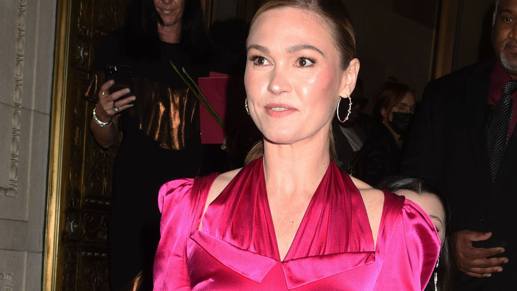 Julia Stiles confirmed for Dancing with the Stars