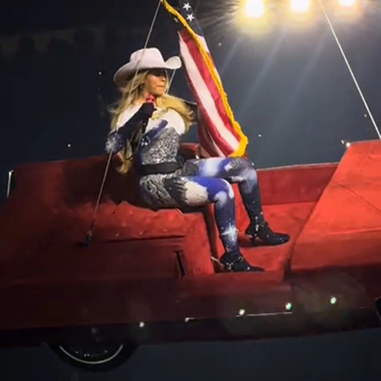 'Stop, Stop, Stop!': Beyoncé pauses concert mid-air after flying car ...