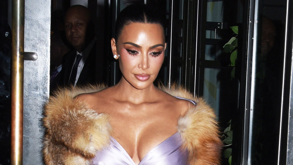 Formula 1 star Lewis Hamilton dating Kim Kardashian - report