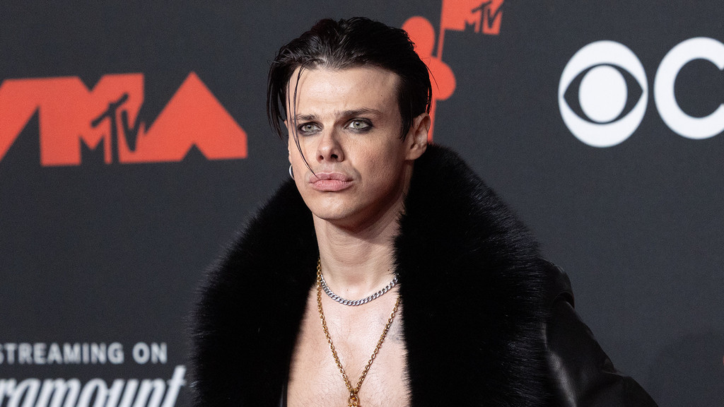 Yungblud breaks leg in motorbike accident