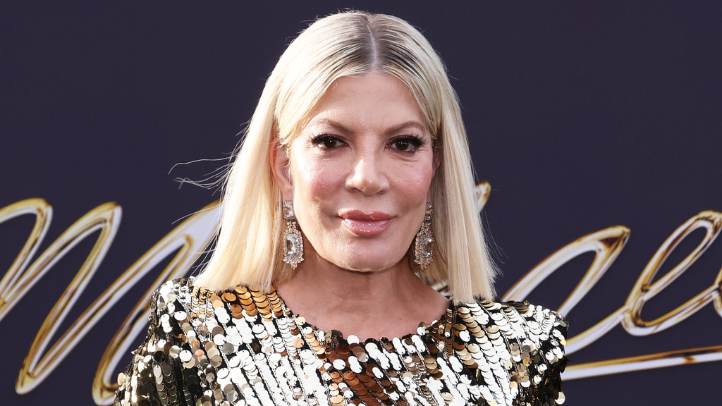 Tori Spelling says Shannen Doherty's death hit her harder than dad Aaron's