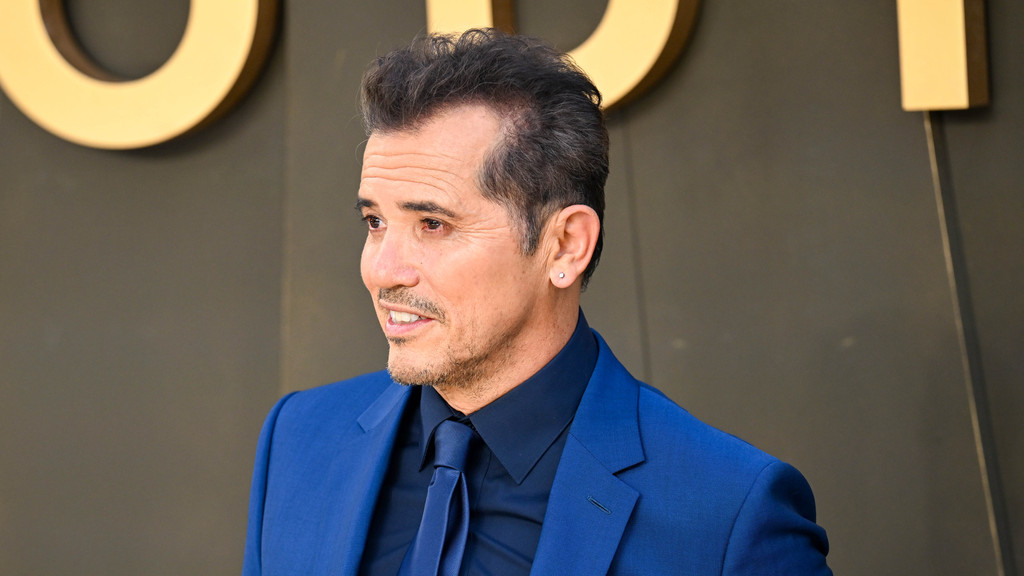 John Leguizamo and Inde Navarrette honoured by Critics Choice Celebración