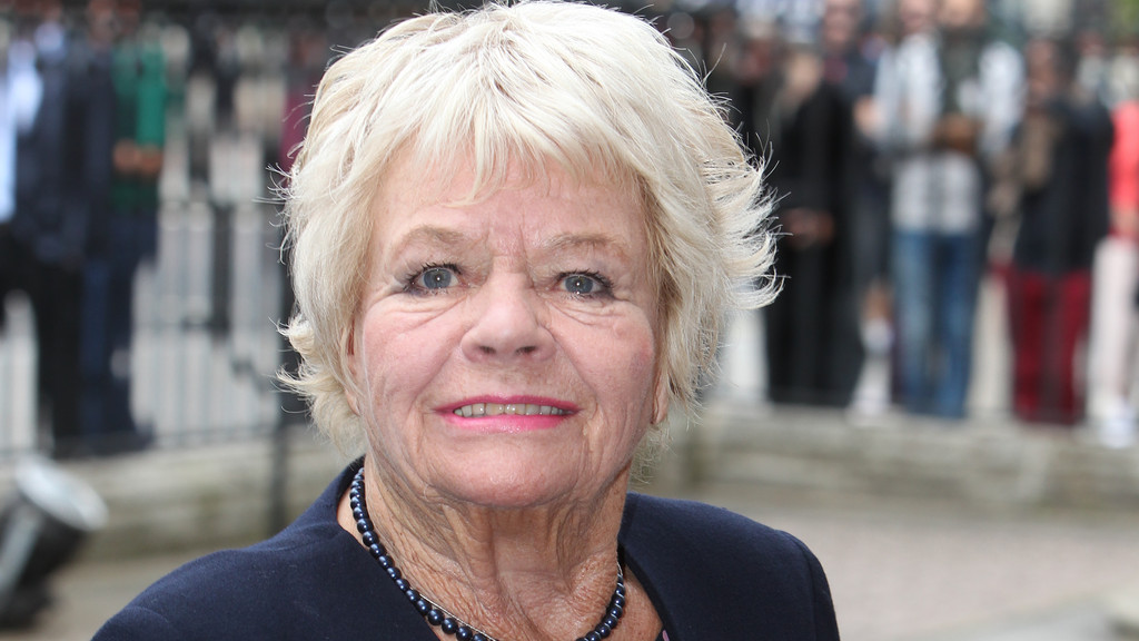 Judith Chalmers dies aged 90