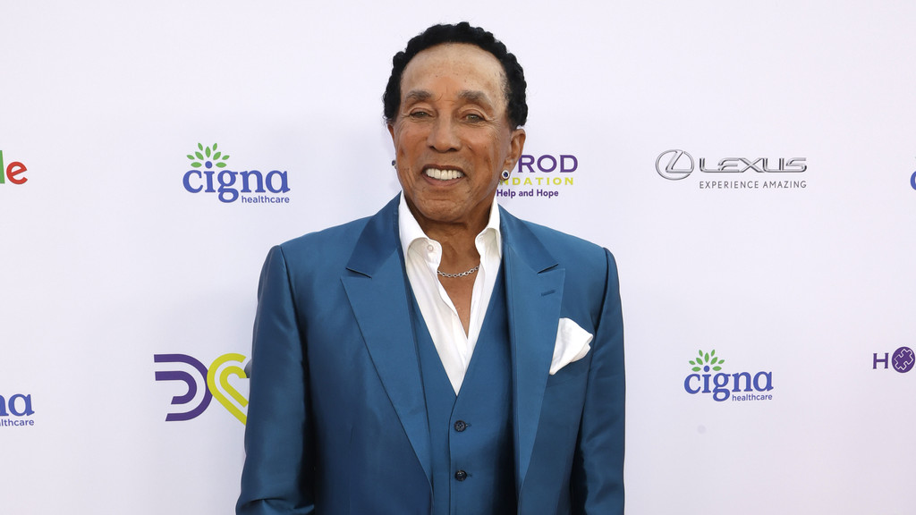 Smokey Robinson replaces legal team for second time amid sexual assault suit