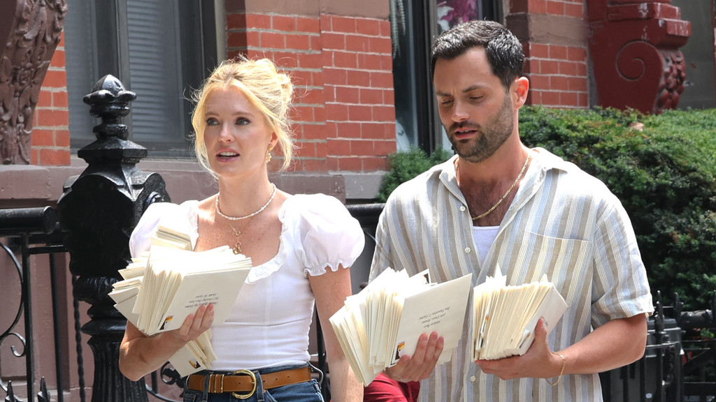 Penn Badgley says he was obsessed with losing weight for rom-com role
