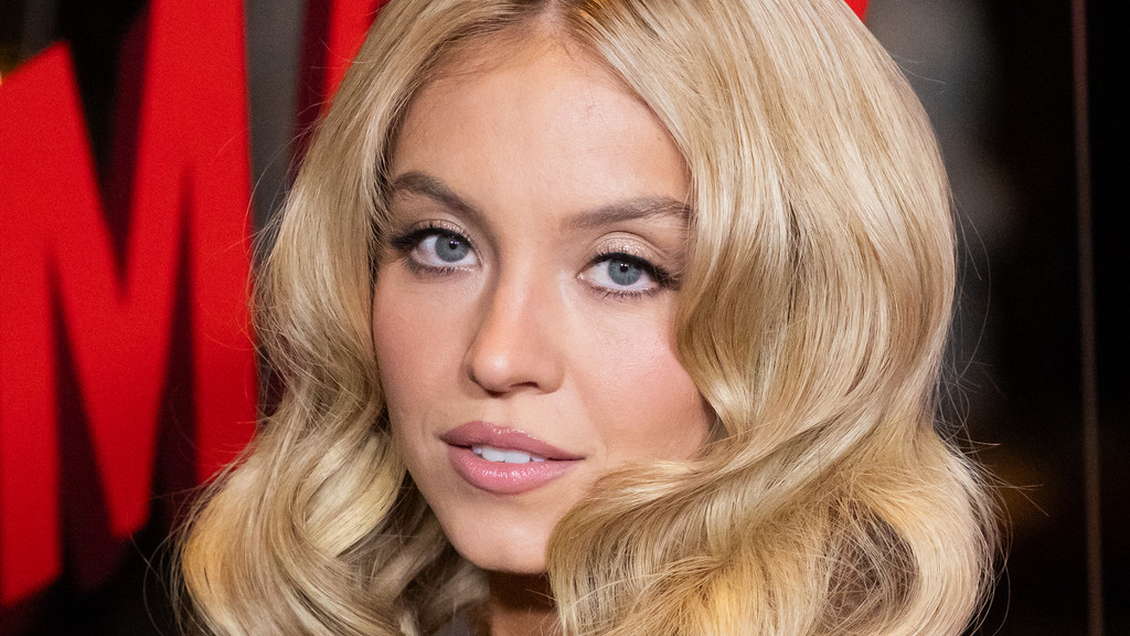 Sydney Sweeney 'cried her eyes out' for months after Jonathan Davino split