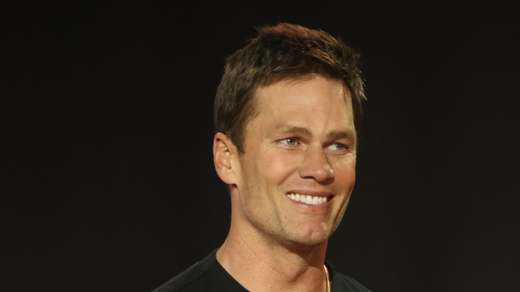 Tom Brady and Candice Swanepoel dating - report