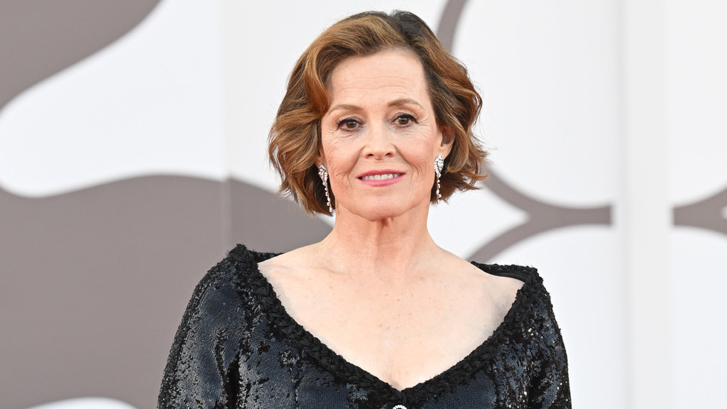 Jodie Foster, Sigourney Weaver awarded French Legion of Honour