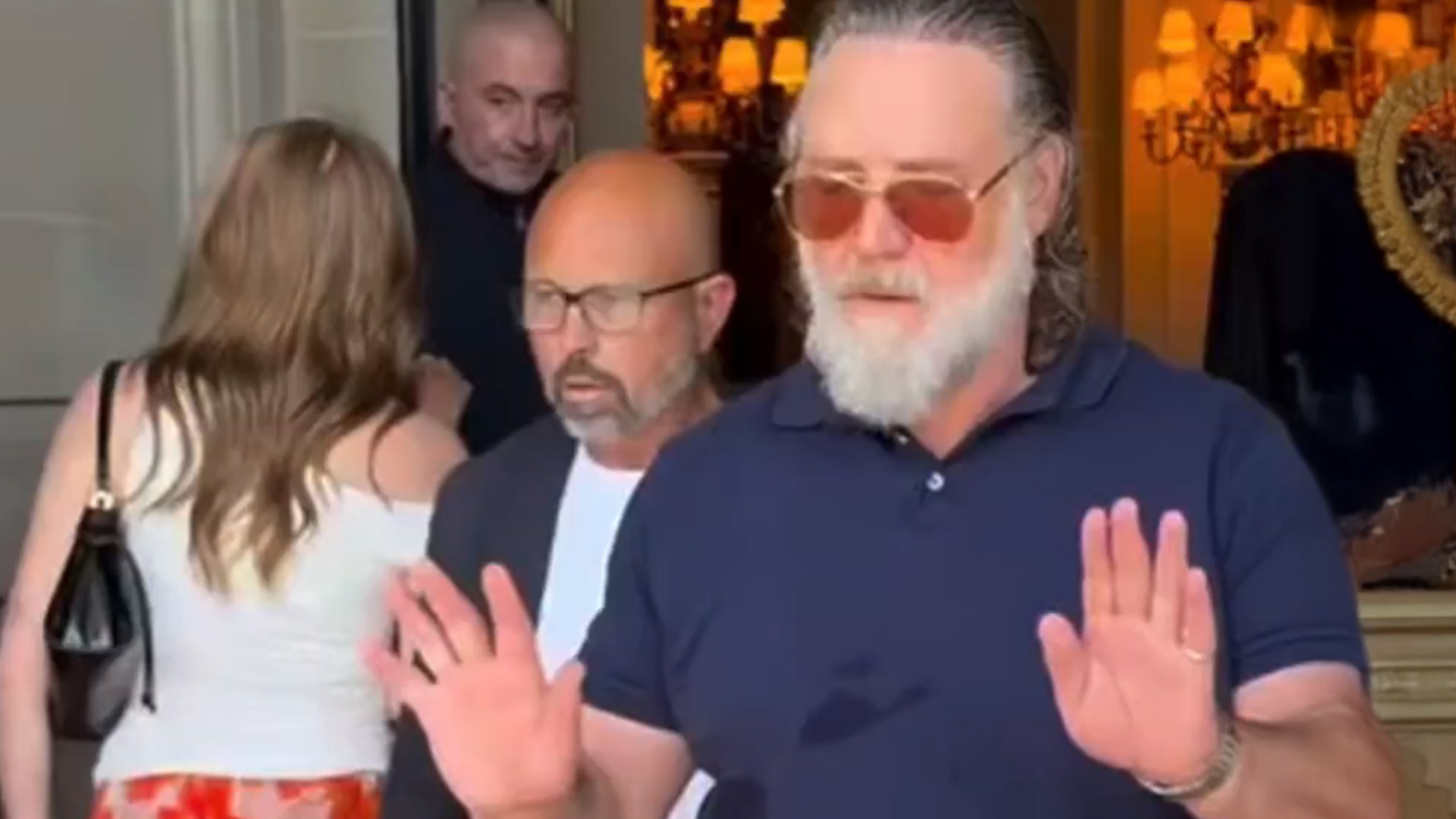 WATCH: Russell Crowe's blunt warning to pushy fans wanting autographs goes viral
