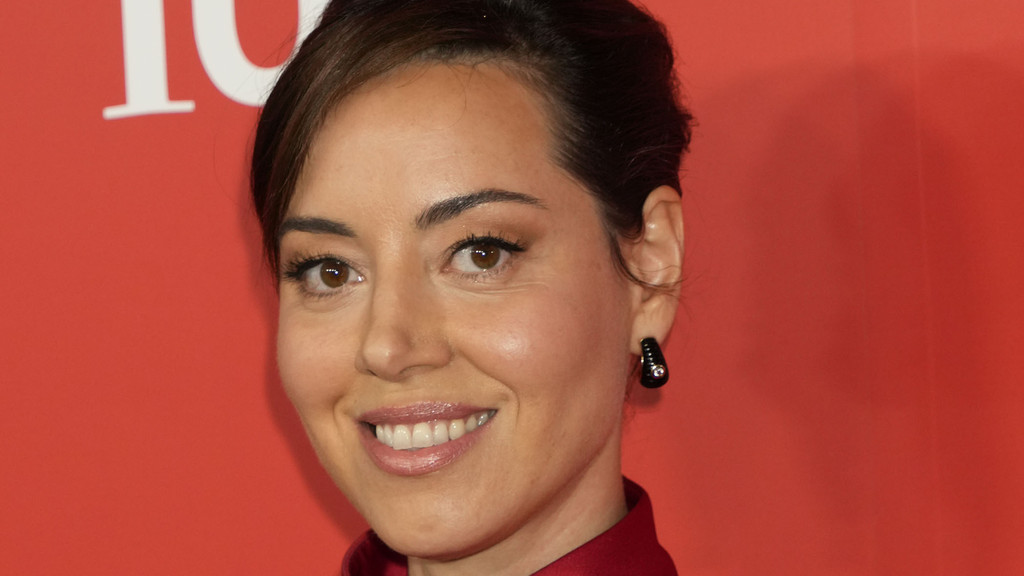 Aubrey Plaza breaks silence on pregnancy news