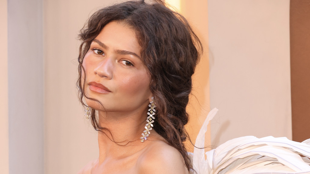Zendaya grateful for Tom Holland's support on first day of The Odyssey set