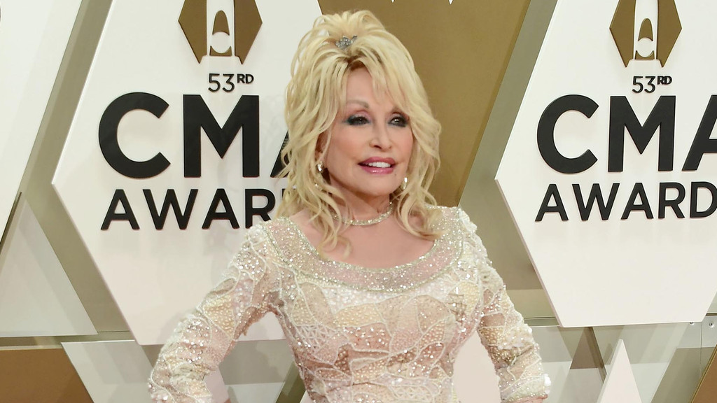 Dolly Parton's sister addresses rumours of a family feud