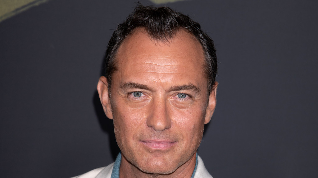 Jude Law to reunite with Nancy Meyers on her first movie in 11 years