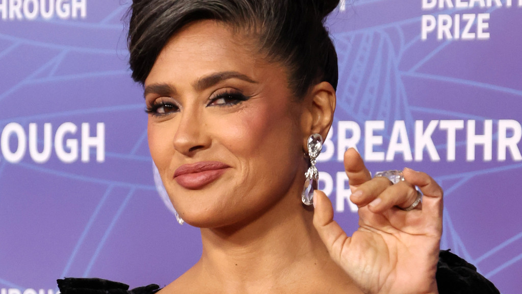 Salma Hayek becomes a grandmother