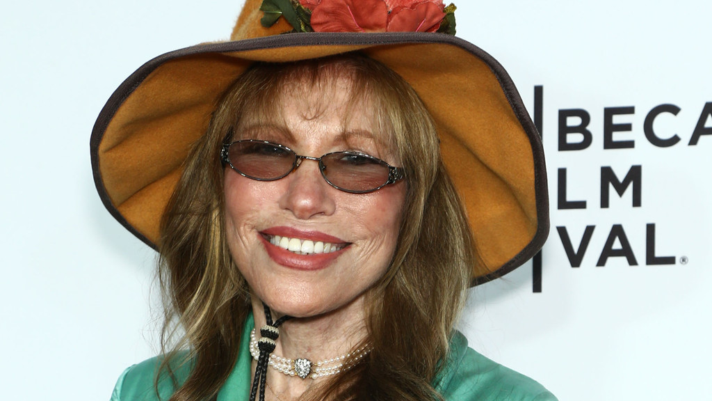 Carly Simon reveals Parkinson's disease diagnosis