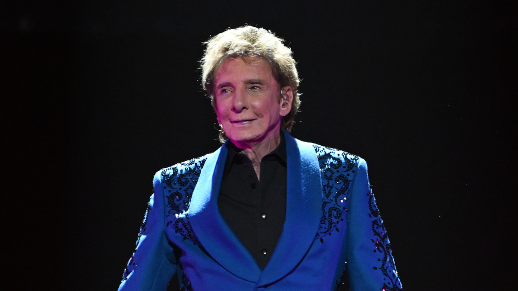 Barry Manilow taking 'quick break' from touring amid health issues